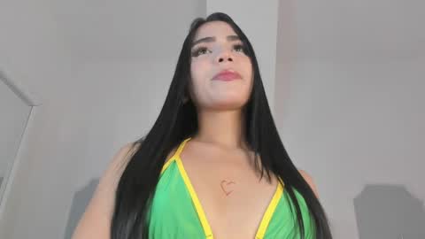 roxana_scott1 online show from April 30, 3:44 am