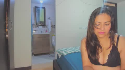 Snapshot of roxanasexy2025 chatting on March 10, 12:06 pm roxanasexy2025 online show from March 10, 12:06 pm