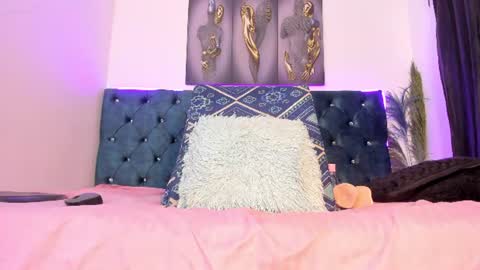 Roxanna online show from June 12, 10:58 am