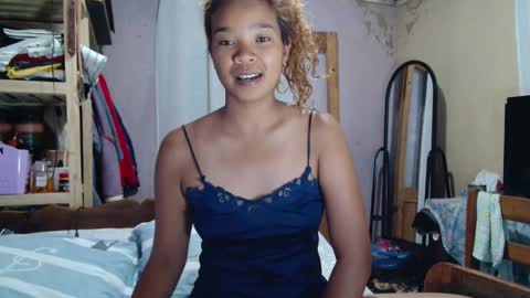 roxanne_98 online show from March 4, 2:08 am