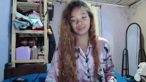 roxanne_98 online show from May 6, 5:02 am