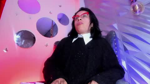roxanne_han online show from July 7, 12:09 pm