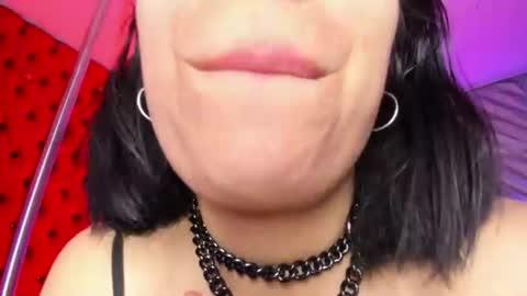roxanne_han online show from July 28, 4:39 pm