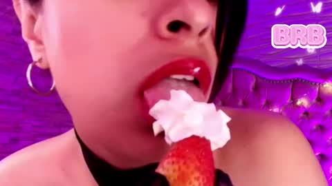 roxanne_han online show from June 26, 12:21 pm