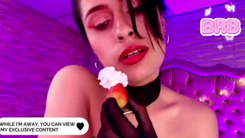 roxanne_han online show from July 29, 12:05 pm