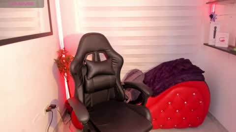 roxanne_morelli online show from June 14, 1:13 pm