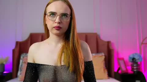 roxiee_vice online show from May 1, 7:19 pm