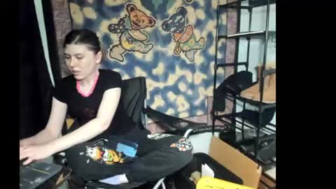 roxihazeleyes online show from August 3, 2:13 am
