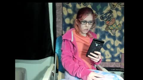 Snapshot of roxihazeleyes chatting on March 10, 3:56 am roxihazeleyes online show from March 10, 3:56 am