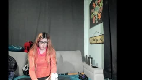 Snapshot of roxihazeleyes chatting on October 17, 6:23 pm roxihazeleyes online show from October 17, 6:23 pm