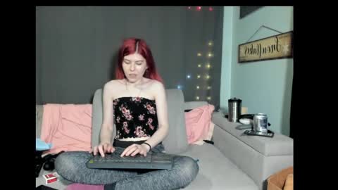 Snapshot of roxihazeleyes chatting on March 1, 2:59 am roxihazeleyes online show from March 1, 2:59 am