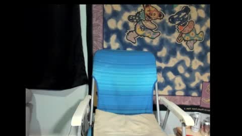 Snapshot of roxihazeleyes chatting on March 11, 11:55 am roxihazeleyes online show from March 11, 11:55 am