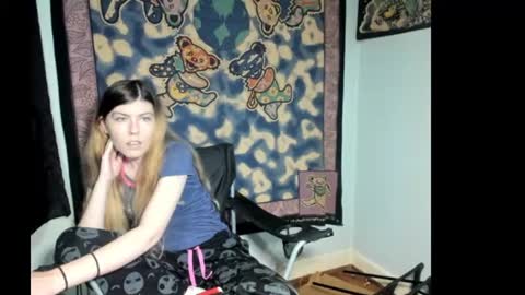 roxihazeleyes online show from June 29, 3:25 am