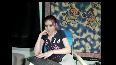 Snapshot of roxihazeleyes chatting on March 8, 1:57 pm roxihazeleyes online show from March 8, 1:57 pm