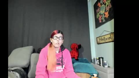 Snapshot of roxihazeleyes chatting on September 17, 9:24 am roxihazeleyes online show from September 17, 9:24 am