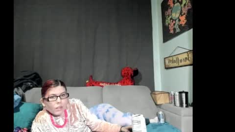 Snapshot of roxihazeleyes chatting on September 21, 10:41 am roxihazeleyes online show from September 21, 10:41 am