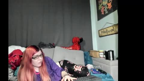 Snapshot of roxihazeleyes chatting on September 16, 9:23 am roxihazeleyes online show from September 16, 9:23 am