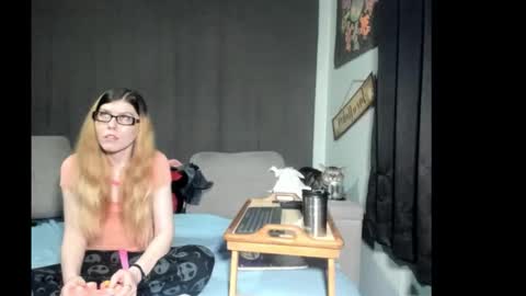 roxihazeleyes online show from March 9, 12:32 pm