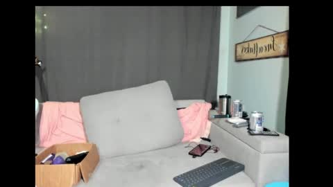 Snapshot of roxihazeleyes chatting on March 1, 7:51 am roxihazeleyes online show from March 1, 7:51 am