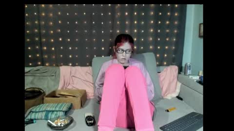 Snapshot of roxihazeleyes chatting on February 23, 5:23 am roxihazeleyes online show from February 23, 5:23 am