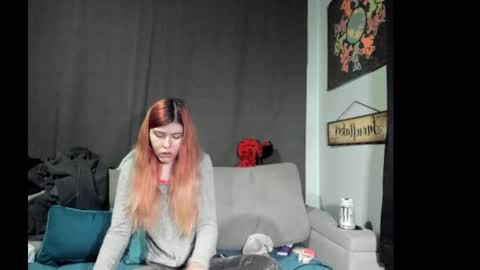 Snapshot of roxihazeleyes chatting on October 1, 1:10 pm roxihazeleyes online show from October 1, 1:10 pm