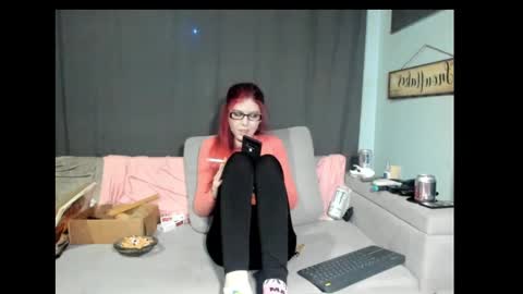Snapshot of roxihazeleyes chatting on February 24, 1:13 am roxihazeleyes online show from February 24, 1:13 am