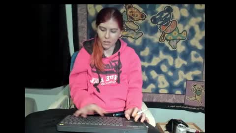Snapshot of roxihazeleyes chatting on March 5, 11:06 am roxihazeleyes online show from March 5, 11:06 am