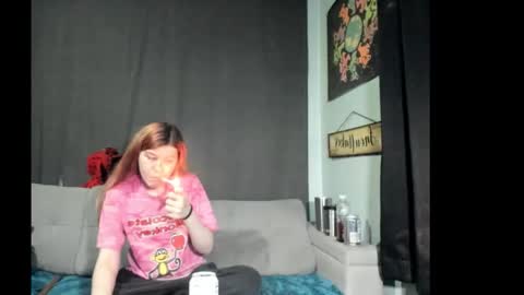 Snapshot of roxihazeleyes chatting on October 11, 6:55 pm roxihazeleyes online show from October 11, 6:55 pm
