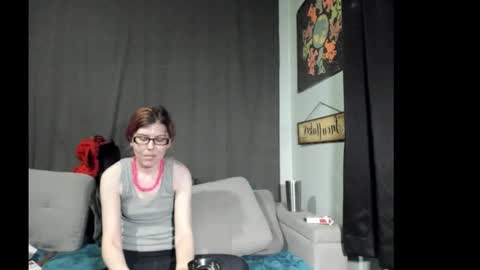 Snapshot of roxihazeleyes chatting on October 13, 12:45 am roxihazeleyes online show from October 13, 12:45 am