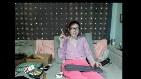 Snapshot of roxihazeleyes chatting on February 23, 8:28 am roxihazeleyes online show from February 23, 8:28 am