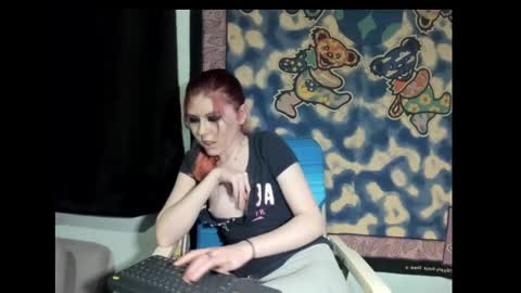 Snapshot of roxihazeleyes chatting on March 8, 10:54 am roxihazeleyes online show from March 8, 10:54 am