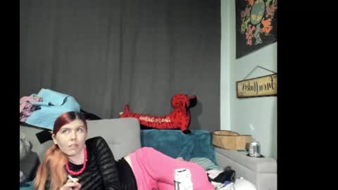 Snapshot of roxihazeleyes chatting on September 26, 1:41 pm roxihazeleyes online show from September 26, 1:41 pm