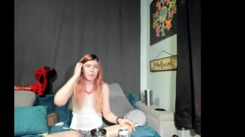 Snapshot of roxihazeleyes chatting on October 9, 6:35 pm roxihazeleyes online show from October 9, 6:35 pm