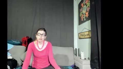 Snapshot of roxihazeleyes chatting on October 15, 5:03 pm roxihazeleyes online show from October 15, 5:03 pm