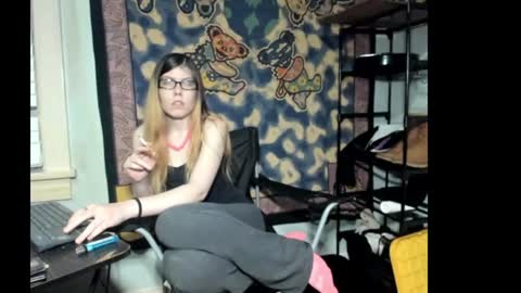 roxihazeleyes online show from August 8, 11:59 pm