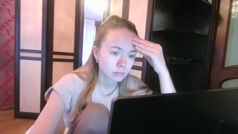 roxxana_xxx online show from December 9, 8:00 am