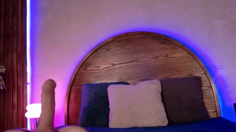 Snapshot of roxxxevelvet chatting on October 15, 6:53 pm Roxx IG  online show from October 15, 6:53 pm