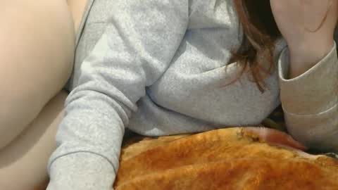 Snapshot of roxy_secrets chatting on February 12, 10:59 pm roxy secrets online show from February 12, 10:59 pm