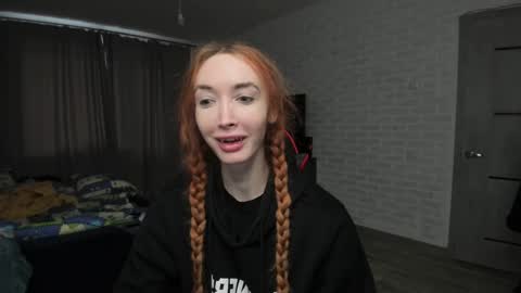 Snapshot of roxy_silver chatting on February 26, 5:03 am Roxy online show from February 26, 5:03 am