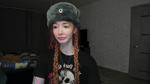 Snapshot of roxy_silver chatting on February 18, 10:14 pm Roxy online show from February 18, 10:14 pm