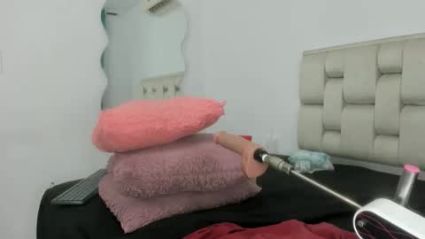 Roxy smith69 online show from October 21, 12:05 am