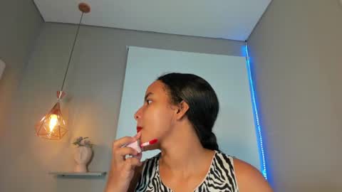 roxy_stone1 online show from June 22, 7:10 pm