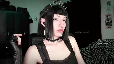 Roxy Independient model Help me to reach 50 thumbs up online show from February 13, 12:47 am