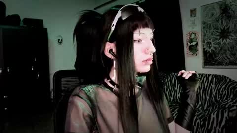 Roxy Independient model Help me to reach 50 thumbs up online show from March 25, 1:34 am