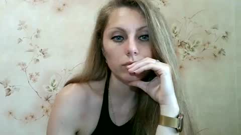 roxyfox18x01 online show from June 15, 8:28 am