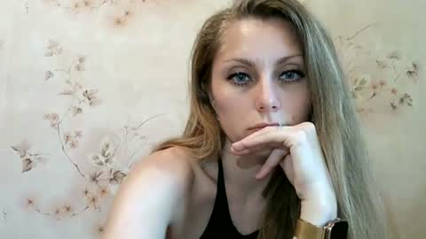 roxyfox18x01 online show from June 17, 8:30 am