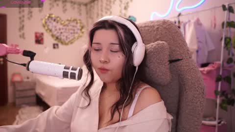 roxysuh online show from May 2, 8:53 am