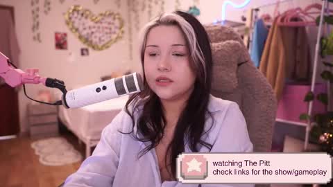 roxysuh online show from January 15, 7:06 am