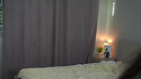 roxyvolmer online show from March 17, 8:30 am