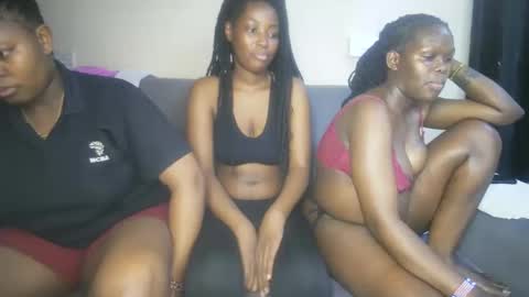 royal_charm online show from March 17, 5:40 pm